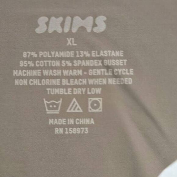 Skims panty Nwt - Picture 6 of 7